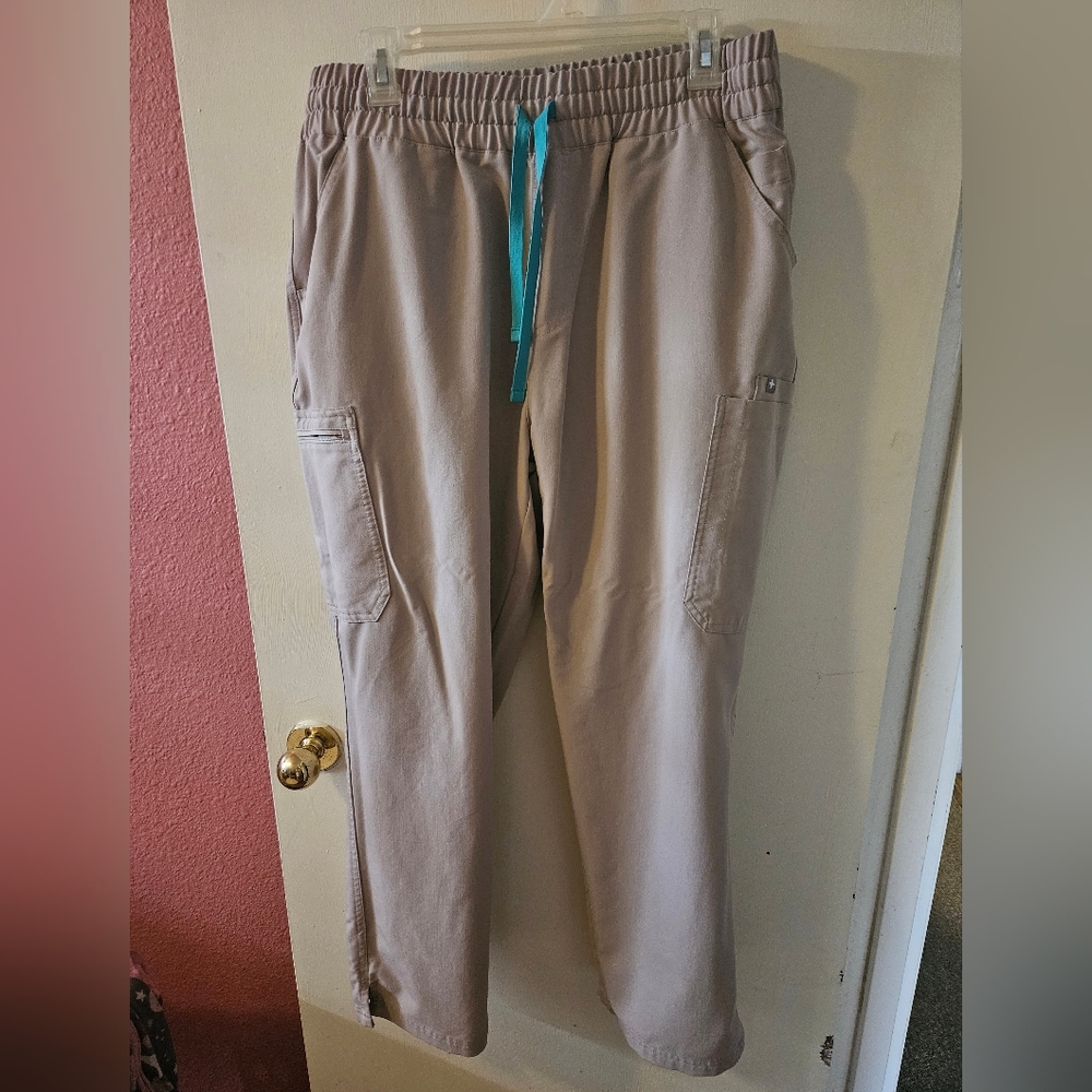 Figs Boulder High Waisted Yola Scrub Pants in XL Petite. Good condition.